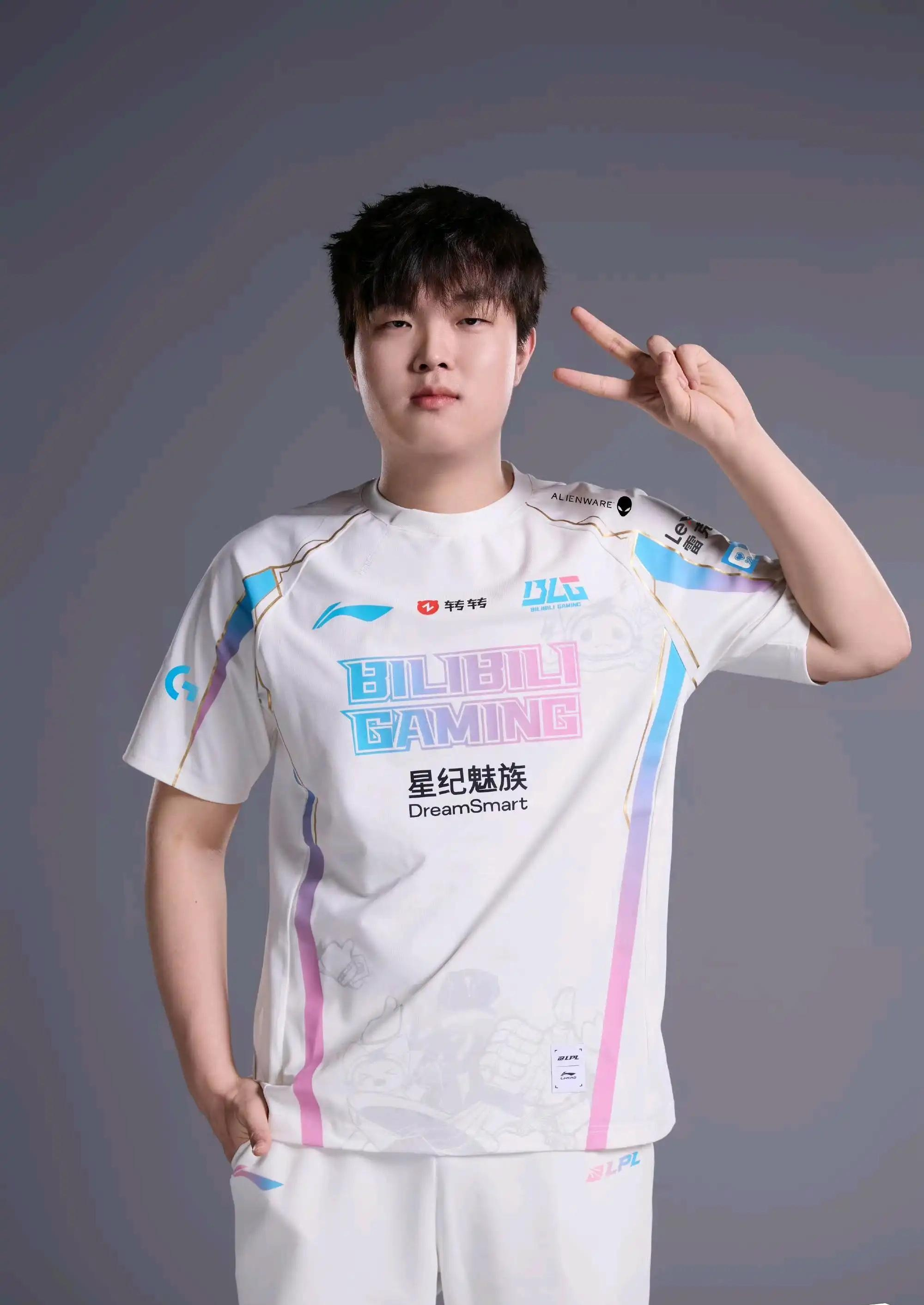 关于BLG血洗JDG，Gumayusi开启传奇时刻激烈交锋成都决赛之夜，锁定晋级资格的信息