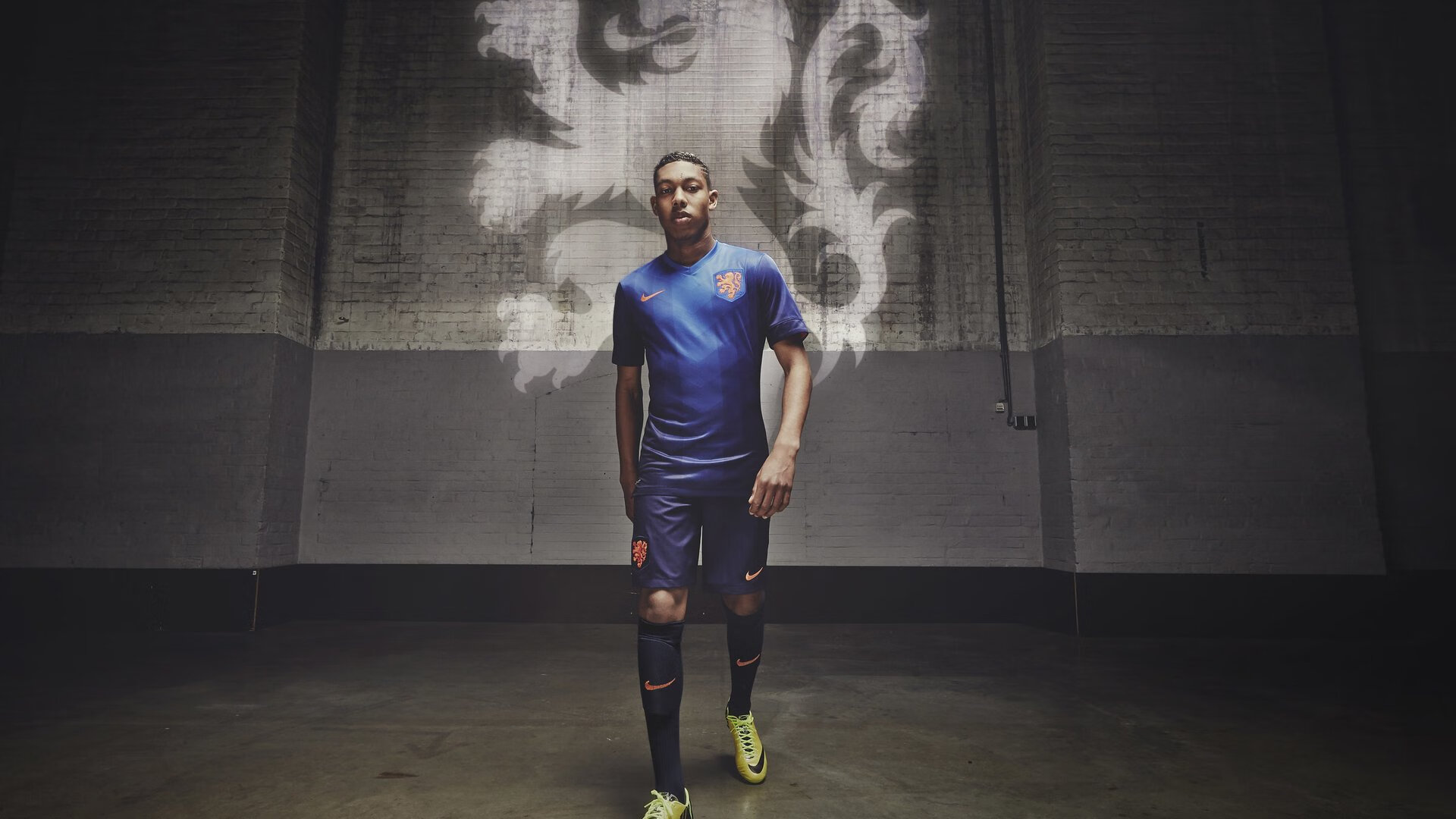 F1新赛季揭幕战震撼上演,荷兰巨星Verstappen力克澳大利亚悍将Ricciardo,红牛王朝再启航